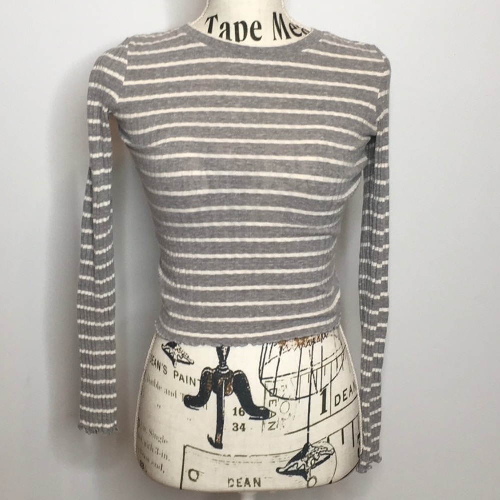 American Eagle Stripped Long Sleeve Crop Top